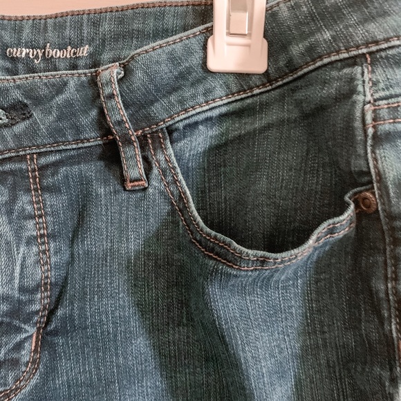 Medium wash curvy-bootcut jeans - Picture 3 of 6